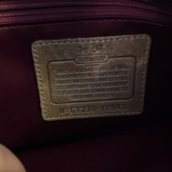 Coach faux snake skin shoulder bag with gold hardware! - Picture 4 of 8